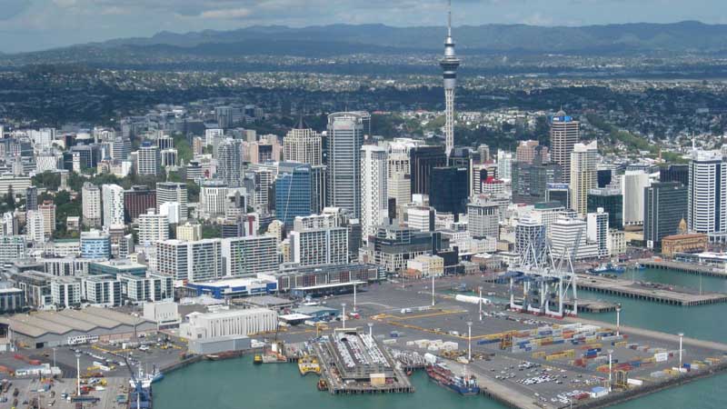 Take to the skies and experience an exhilarating flight over the City of Sails! Enjoy a bird’s eye view of New Zealand’s largest city and admire its spectacular city sights.